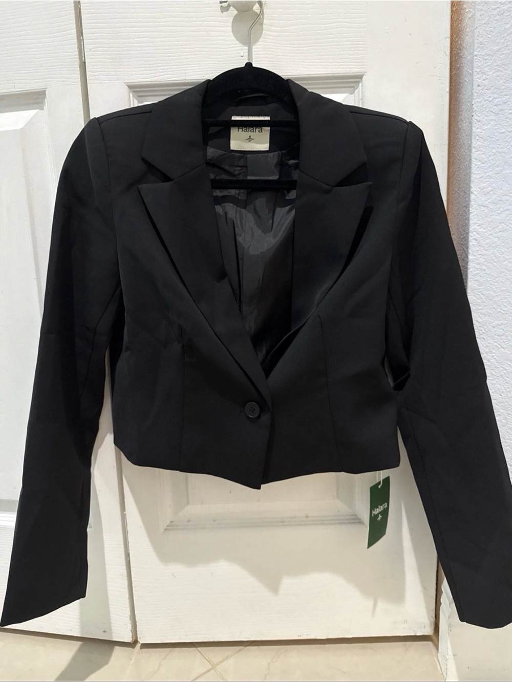 Halara  Black Cropped Blazer lined NWT size small